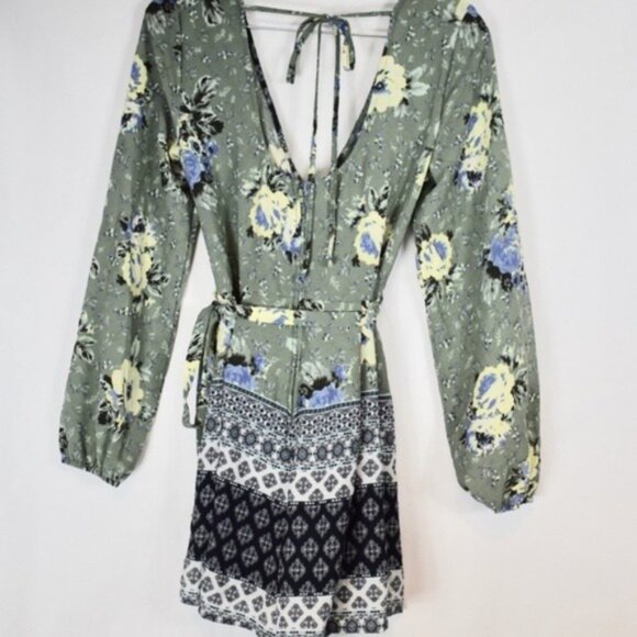 Women's  Mi a mi Romper Floral Plunge Neckline Green Blue Size M - Picture 2 of 6